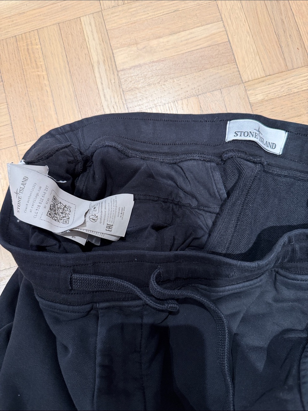 Used - Men’s Stone Island Black Cargo Sweatpants - Size M - Picture 3 of 3